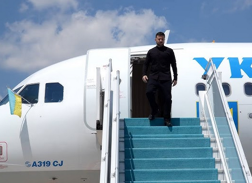 Зеленський прибув з офіційним візитом до Афін Зеленський прибув з офіційним візитом до Афін